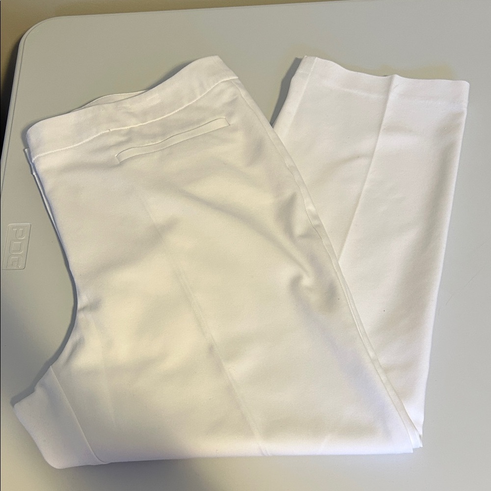 Chico's Fabulously Slimming White Pants Size 2.5 (14) Large - inseam 26”